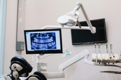 Radiologia odontológica: descubra com a Dra. Thaline Neves como as imagens trazem precisão e segurança aos tratamentos dentários.