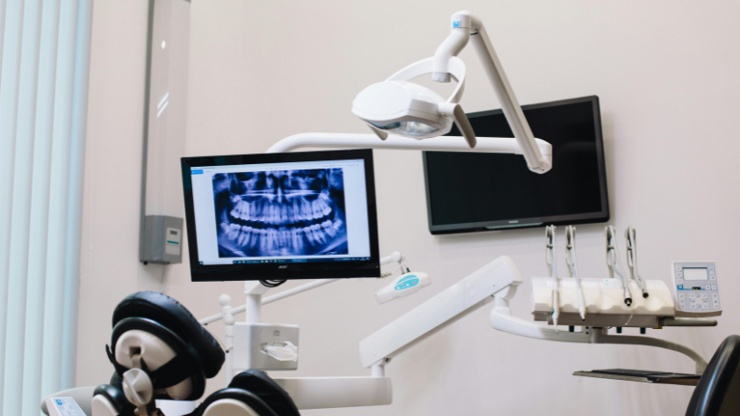 Radiologia odontológica: descubra com a Dra. Thaline Neves como as imagens trazem precisão e segurança aos tratamentos dentários.