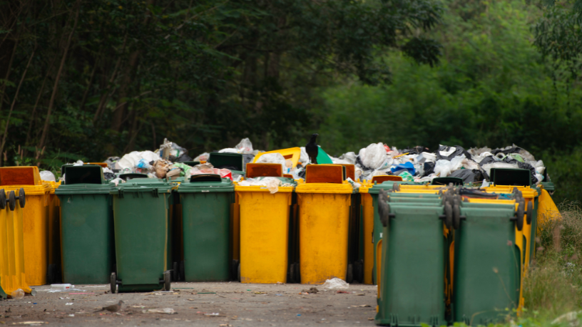 Odair Jose Mannrich explica a operação correta de aterro sanitário.