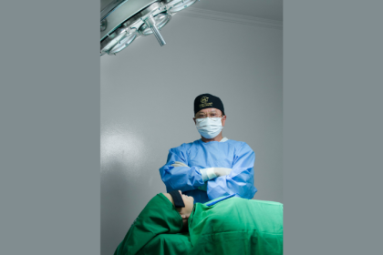 Milton Seigi Hayashi explica como a atualização contínua em congressos influencia a prática médica.