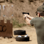 Estratégia e precisão no treinamento de tiro são fundamentos para uma atuação armada responsável, destaca Ernesto Kenji Igarashi.